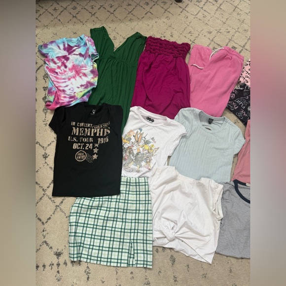 Colorful Clothing Bundle Juniors XS/S - Picture 2 of 4